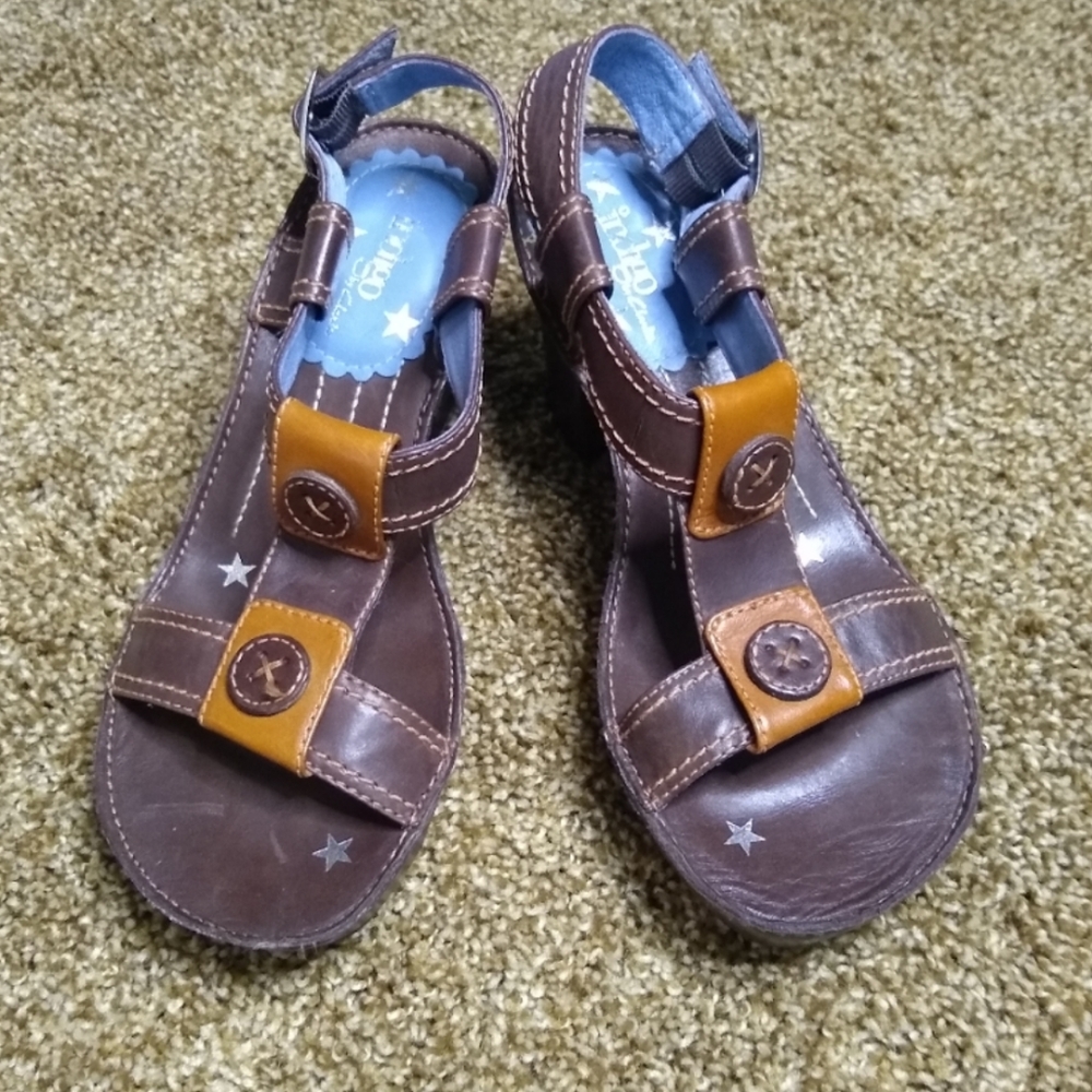 Clarks two-tone brown leather chunky heel sandals